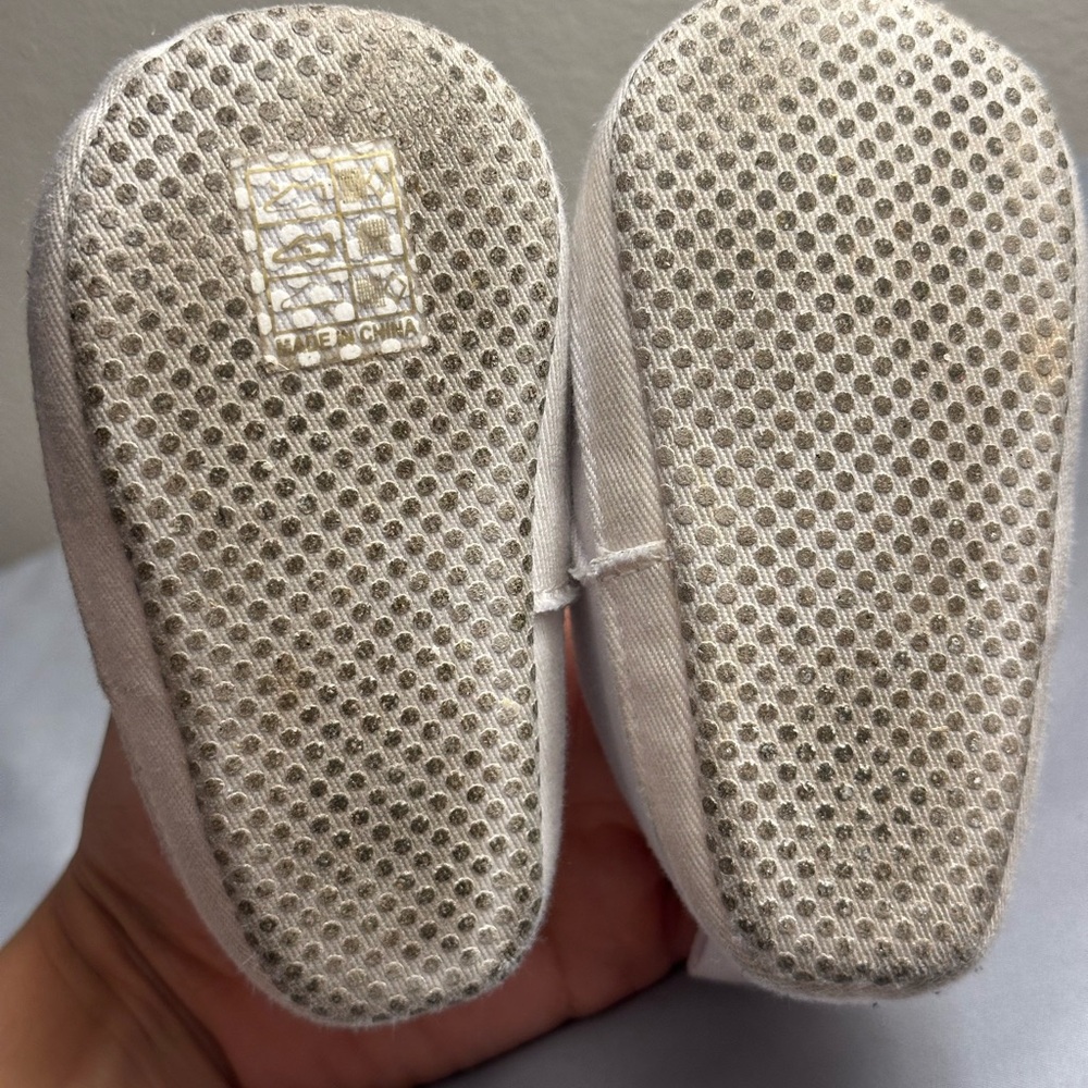 🌺 BUNDLE OF 4 ITEMS FOR $20 🍒
Baby Walker Shoes with Floral Design - Picture 11 of 11